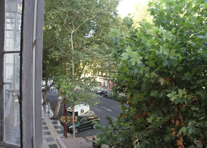 Elegant 2 Bedroom Apartment In Historic 1882 Building Central Sevilla Private Parking & Country Club Access, Spagna