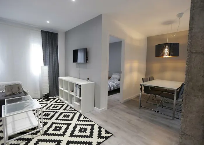 Brand New Charming Apartment Next To The River