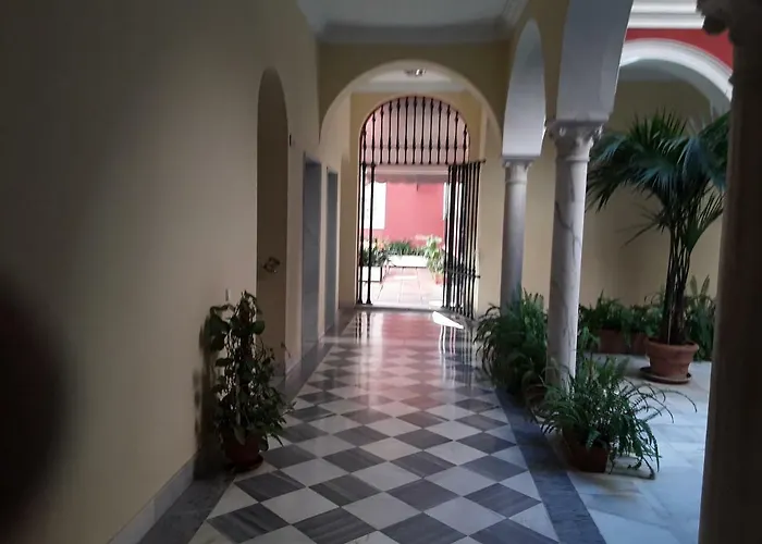 Junto A Casa Pilatos