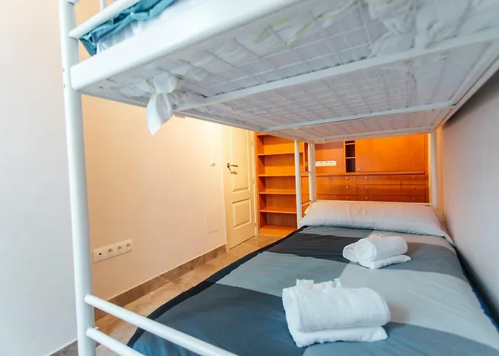 Modern Apartment In Sevilla For Largue Groups, España