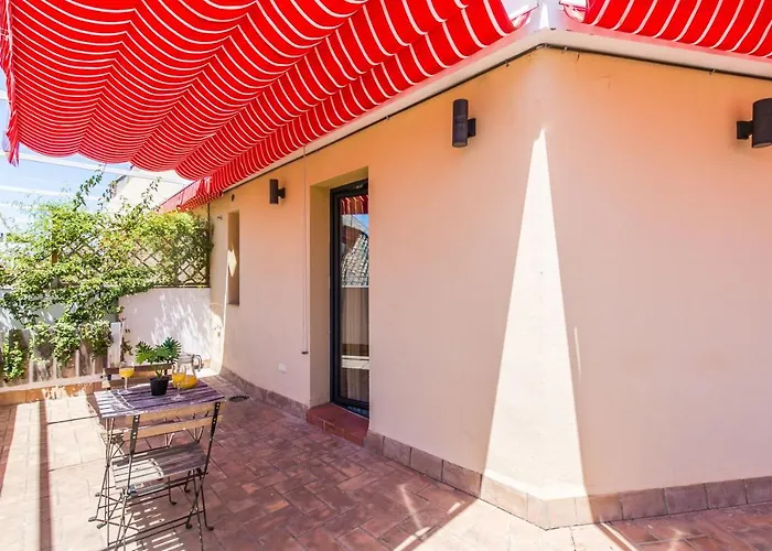 Black Swan Hostel Sevilla, Spain